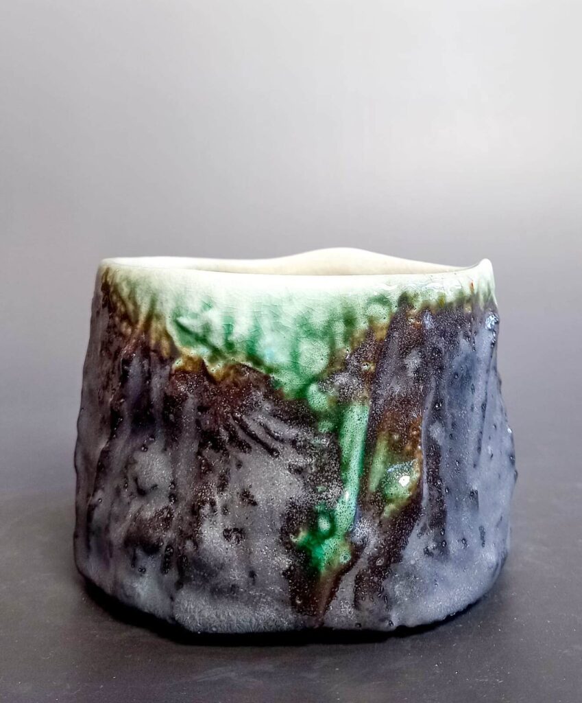 Atelier von Lucian Chiuia in Bockenheim an der Weinstraße mit handgefertigten Keramikstücken.